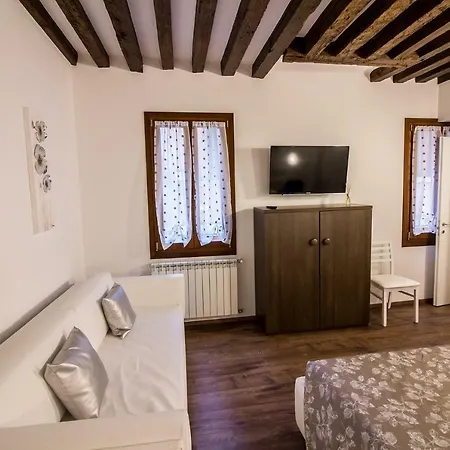 Silver Apartment *